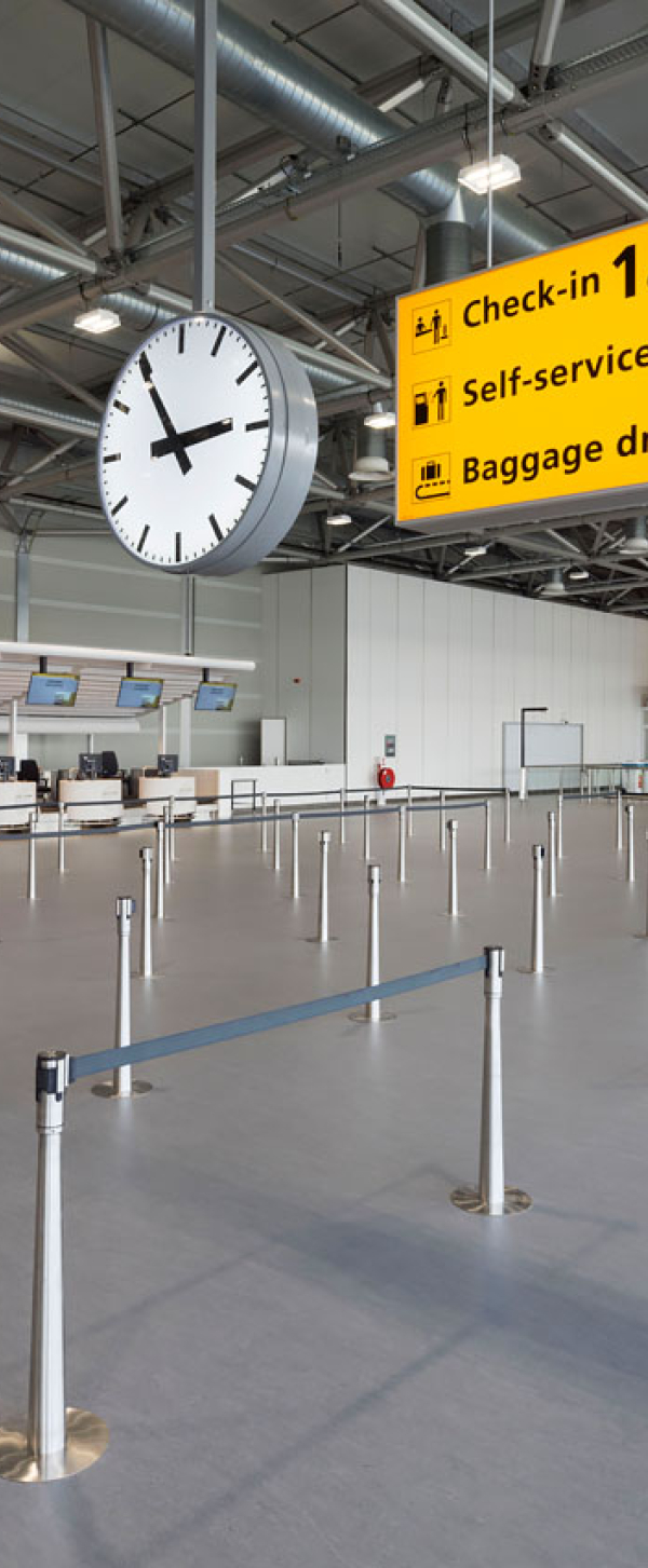 Tijdelijke vertrekhal interieur 1