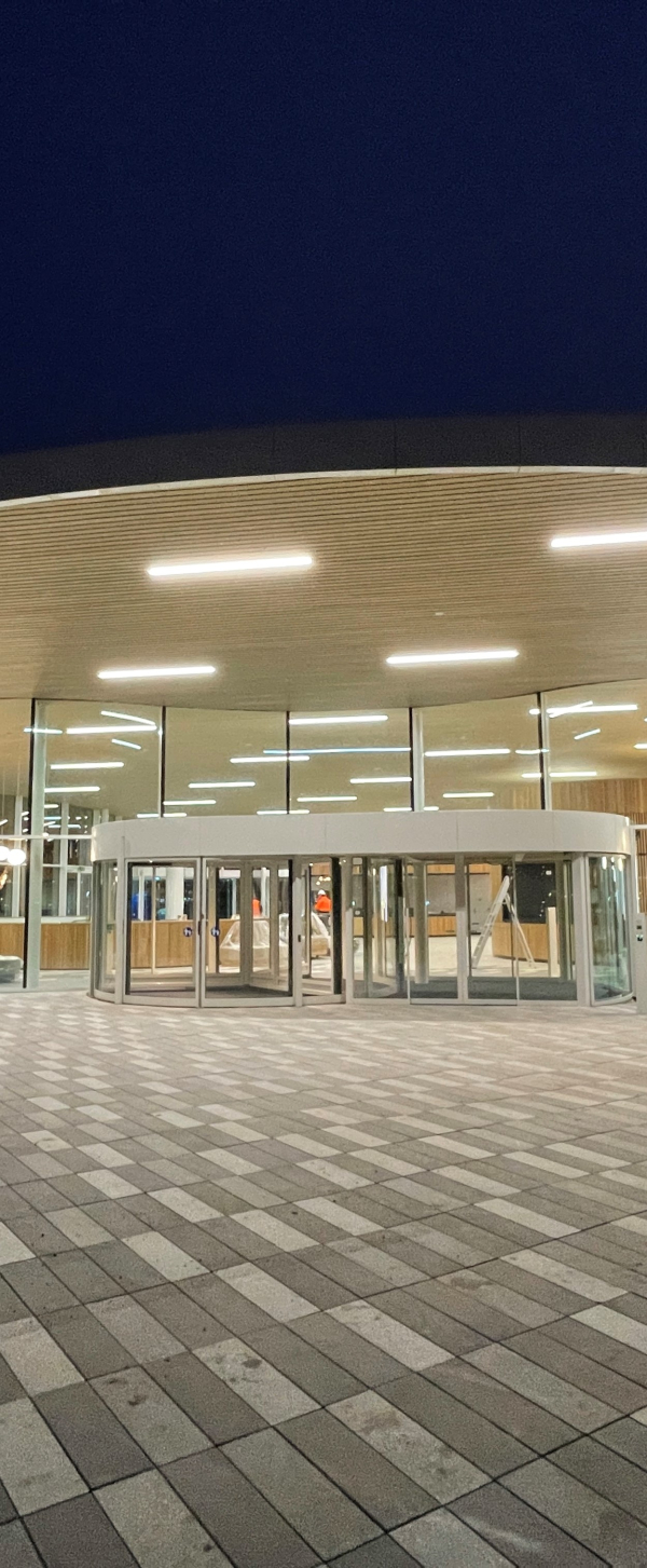 Entreepaviljoen AMC exterieur nacht