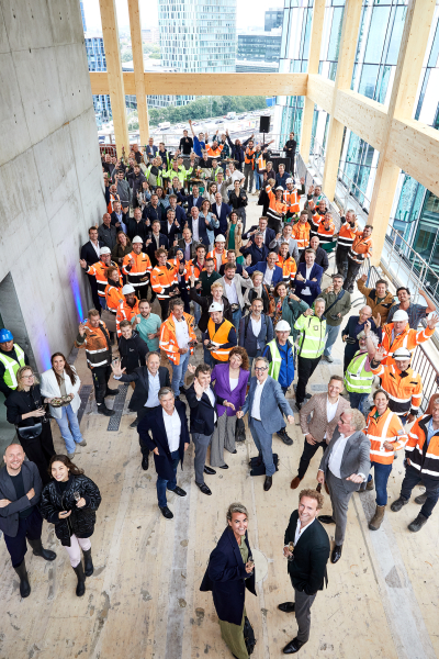 Viering hoogste punt The CubeHouse - ©Milan Hofmans, juni 2025