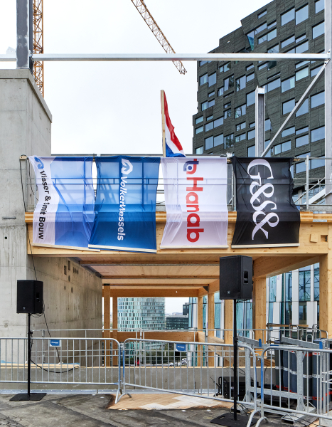 Viering hoogste punt The CubeHouse - ©Milan Hofmans, juni 2025.jpg