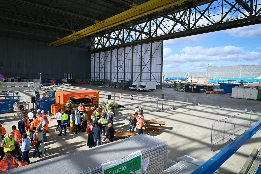 KLM Hangar 10