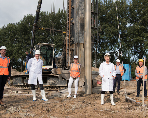 Eerste paal AMC entreepaviljoen 