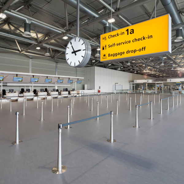 Tijdelijke vertrekhal interieur 1